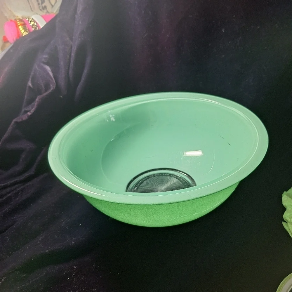 PYREX MIXING BOWL MINT GREEN CLEAR BOTTOM 2.5